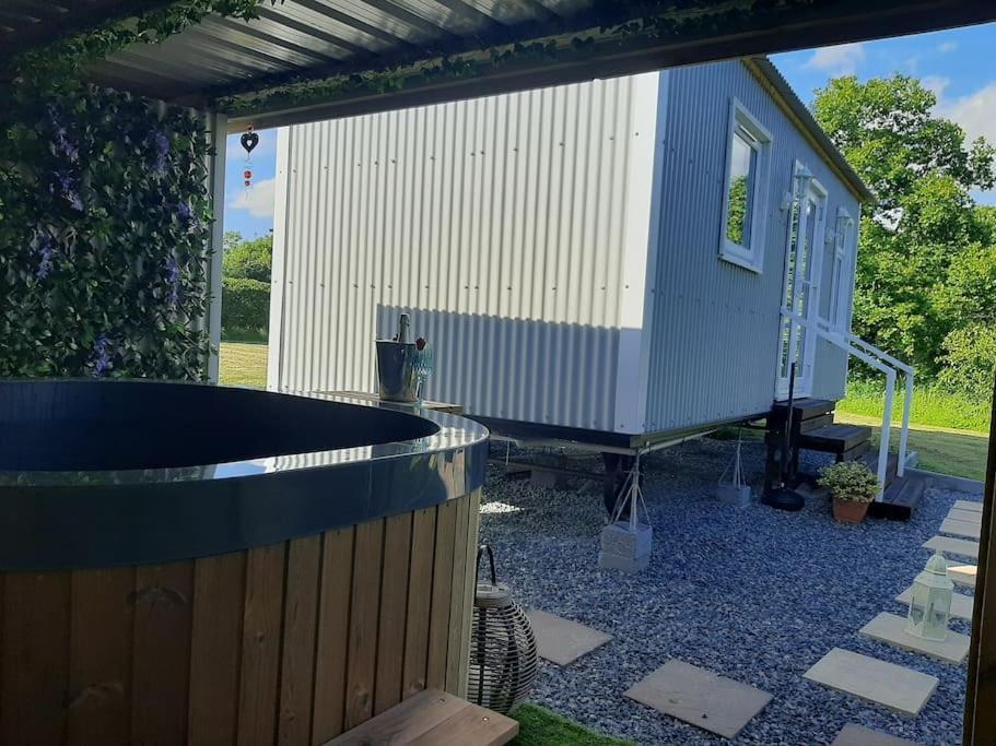 Anglesey New Modern Shepherds Hut With Spa Hot Tub Gwalchmai 외부 사진