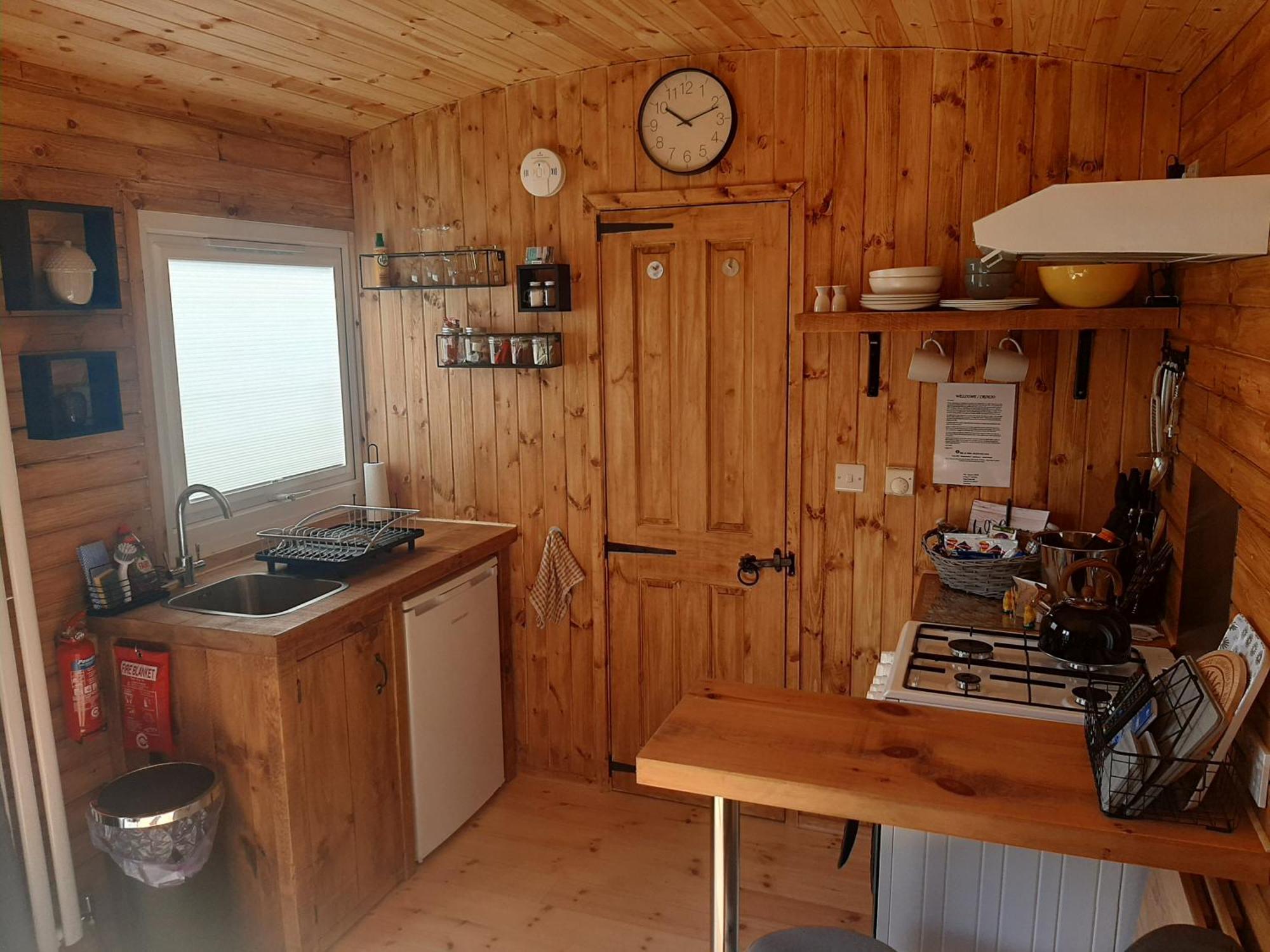 Anglesey New Modern Shepherds Hut With Spa Hot Tub Gwalchmai 외부 사진