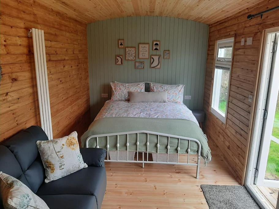 Anglesey New Modern Shepherds Hut With Spa Hot Tub Gwalchmai 외부 사진